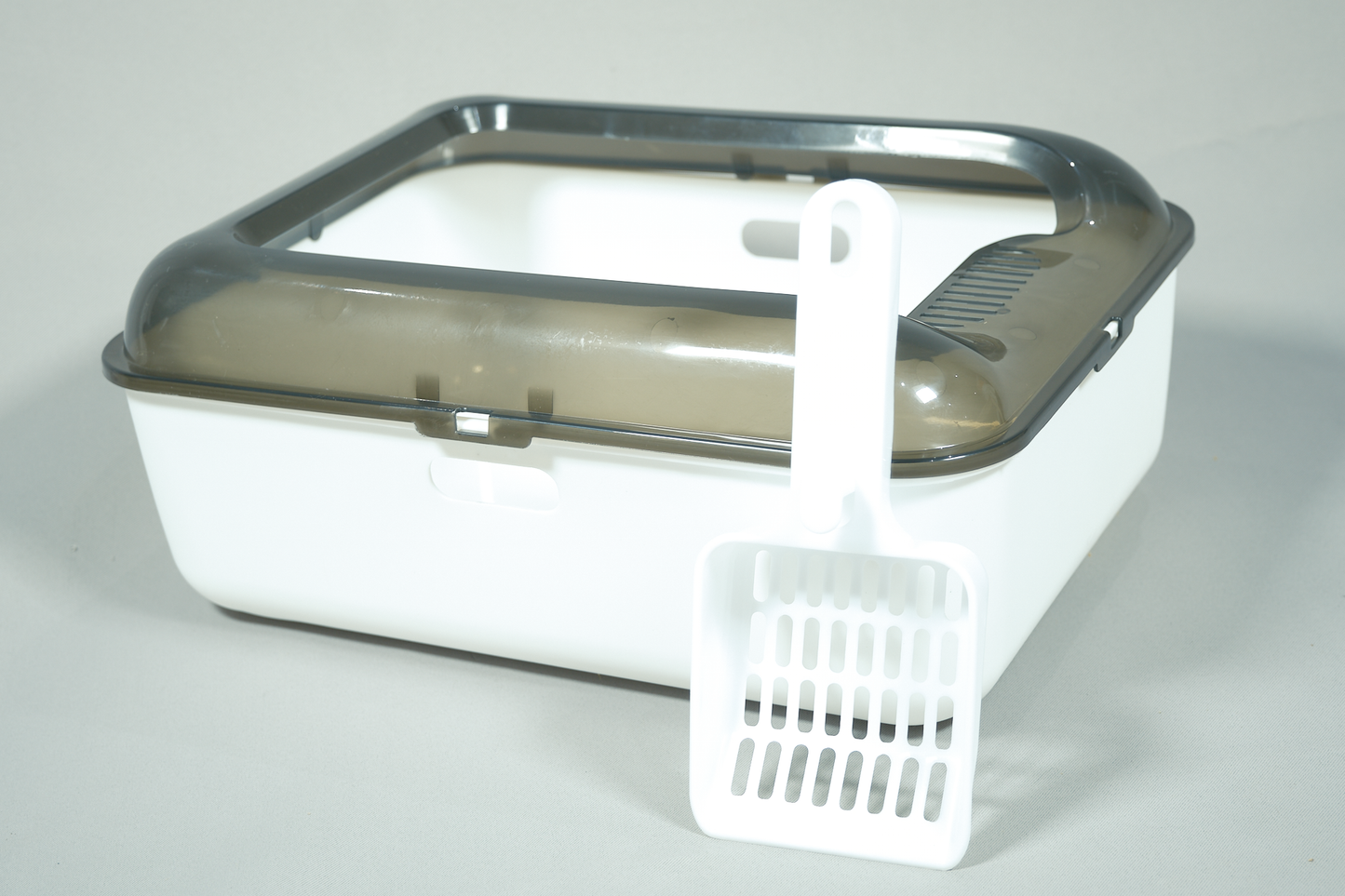 white small cat litter box with scoop included