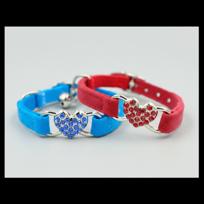 Velvet cat collar with heart pendant and bell – red or blue.
