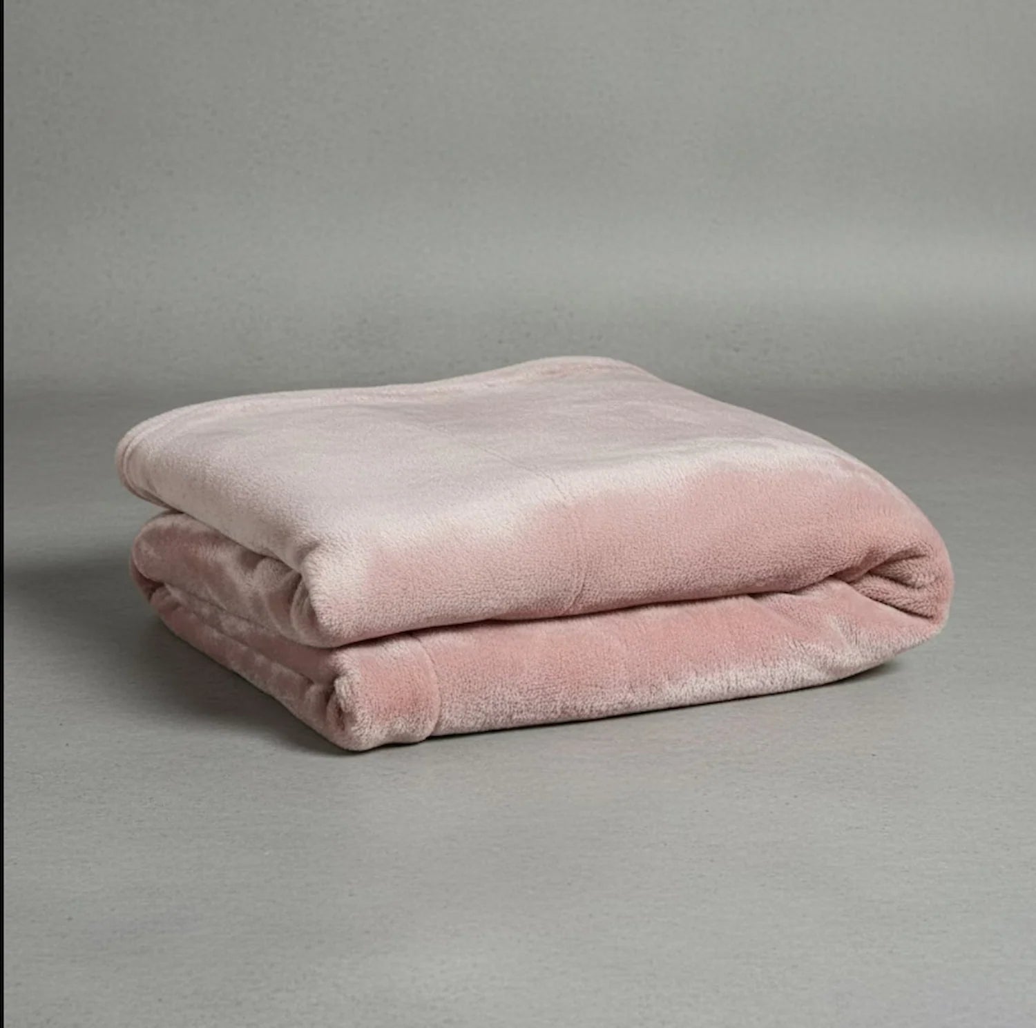 Shears premium dusty pink ultra-soft double fleece comfort blanket for cats, ideal for kneading, comfort suckling and cosy naps.