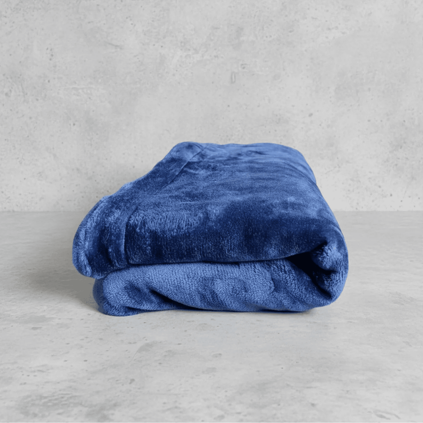 Shears premium Navy ultra-soft double fleece comfort blanket for cats, ideal for kneading, comfort suckling and cosy naps.